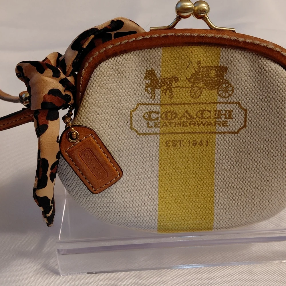 Coach Kisslock 💋 - Picture 4 of 14